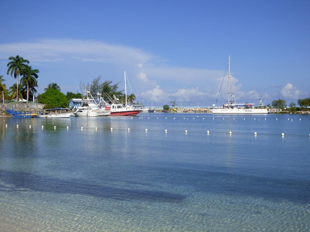 Beach One Bedroom Suite 13 Ocho Rios Exterior photo