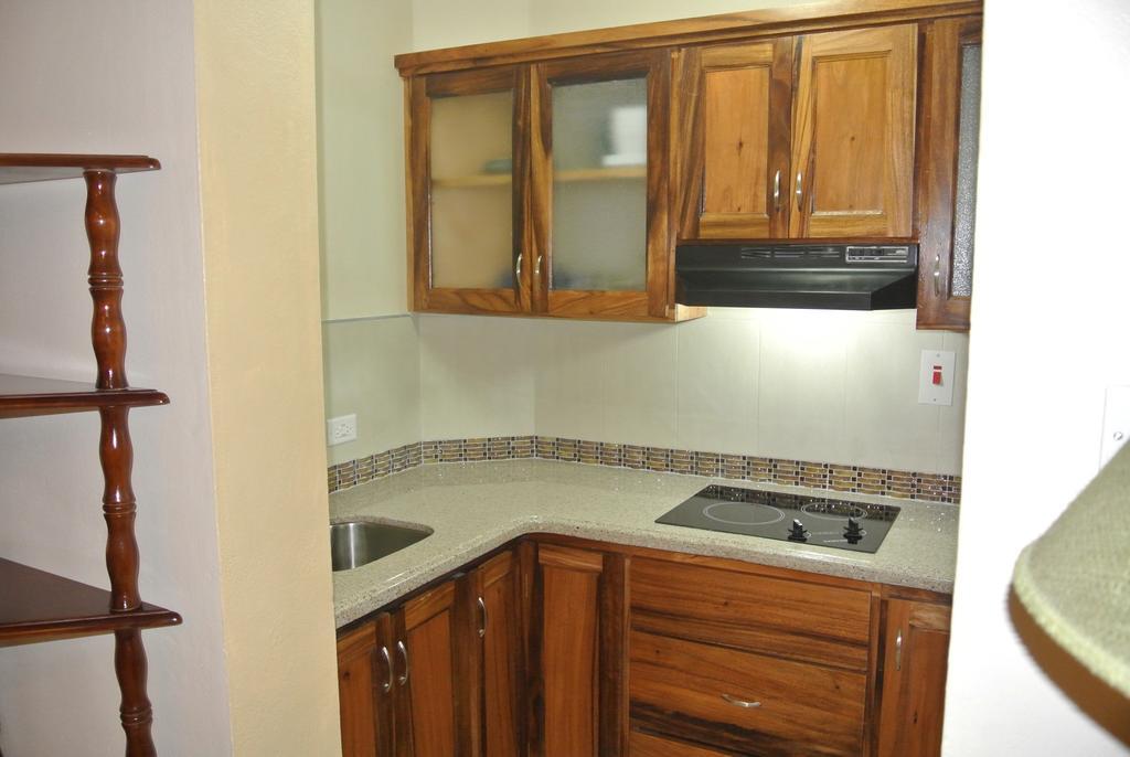 Beach One Bedroom Suite 13 Ocho Rios Room photo