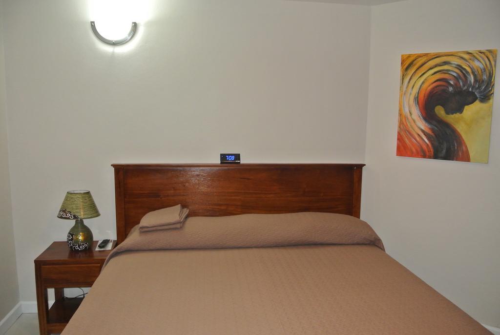 Beach One Bedroom Suite 13 Ocho Rios Room photo