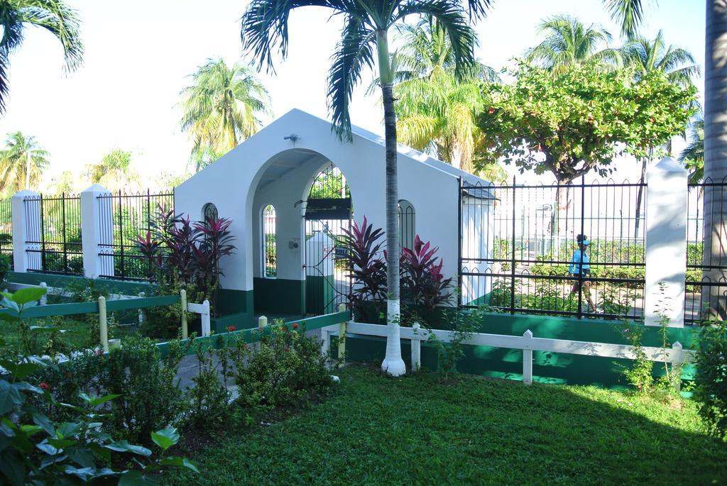 Beach One Bedroom Suite 13 Ocho Rios Exterior photo