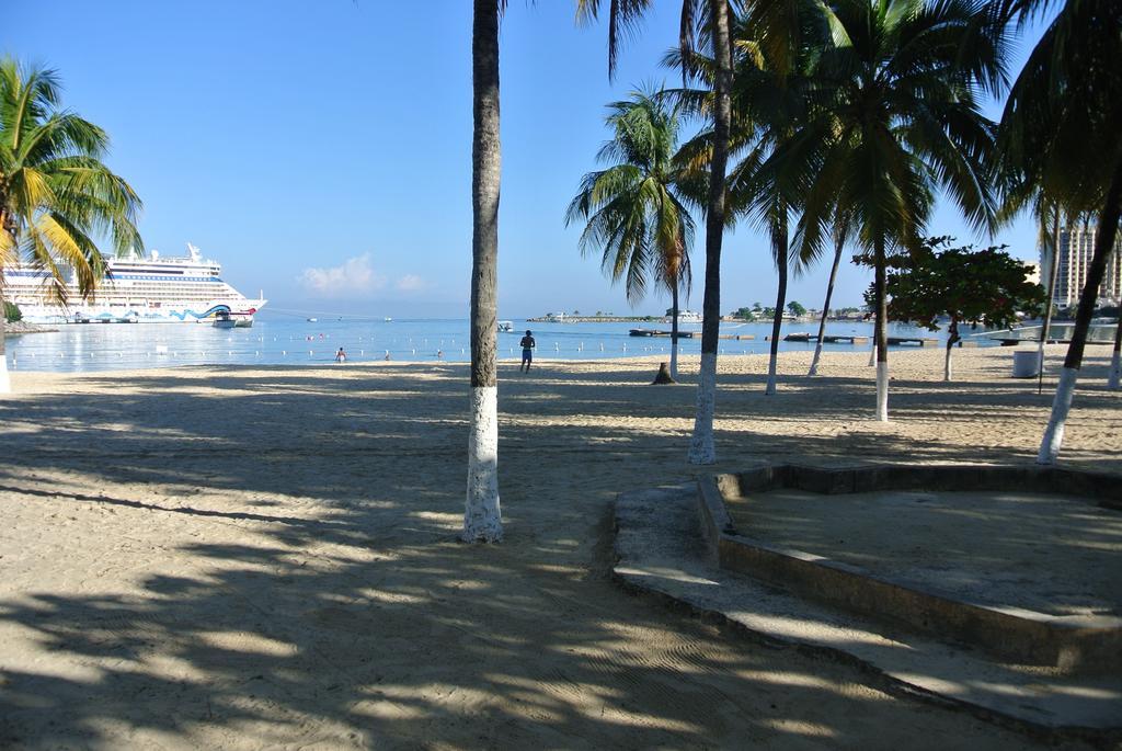 Beach One Bedroom Suite 13 Ocho Rios Exterior photo