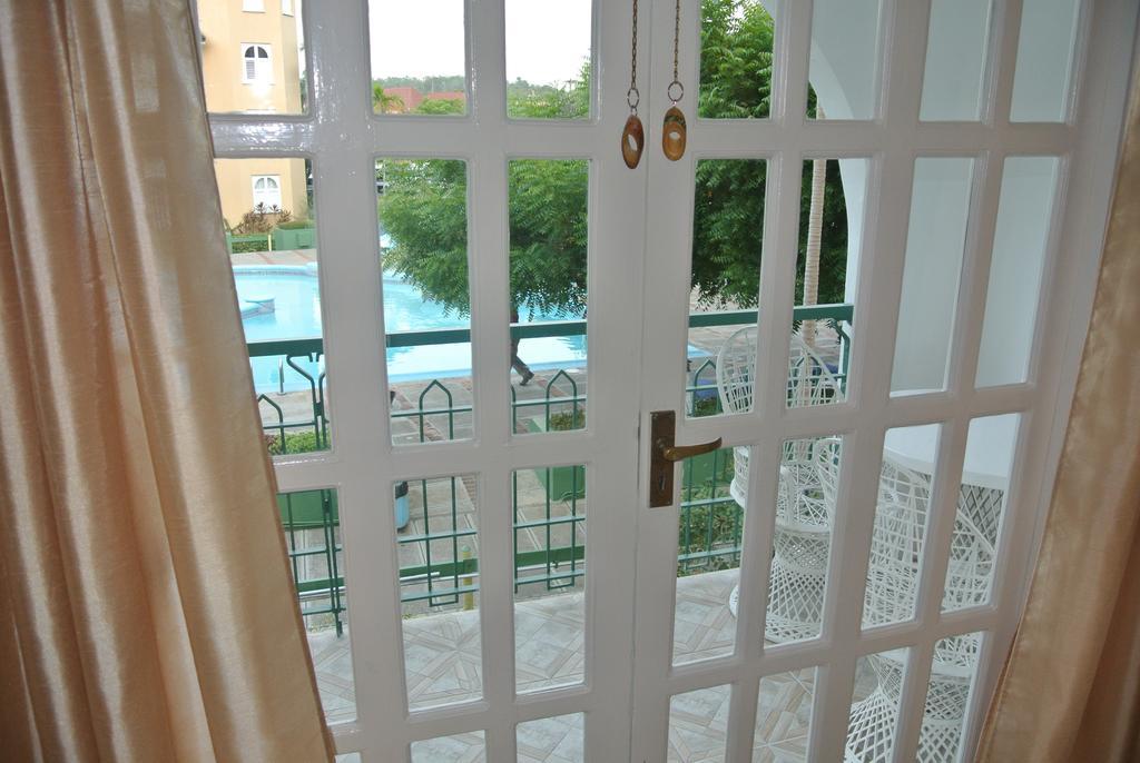 Beach One Bedroom Suite 13 Ocho Rios Room photo