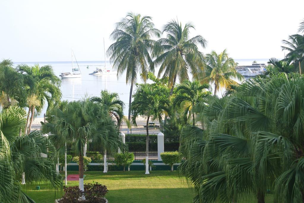Beach One Bedroom Suite 13 Ocho Rios Exterior photo
