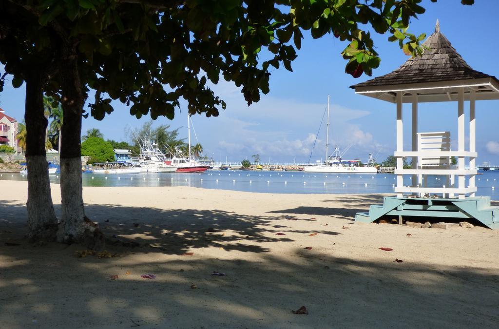 Beach One Bedroom Suite 13 Ocho Rios Exterior photo